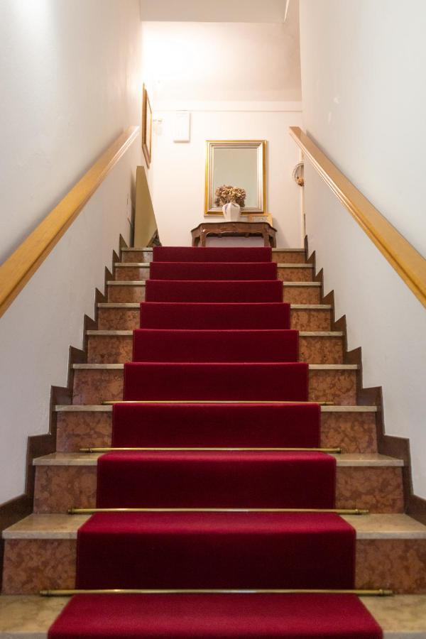 Albergo Ristorante Leon D'Oro Este Exteriör bild