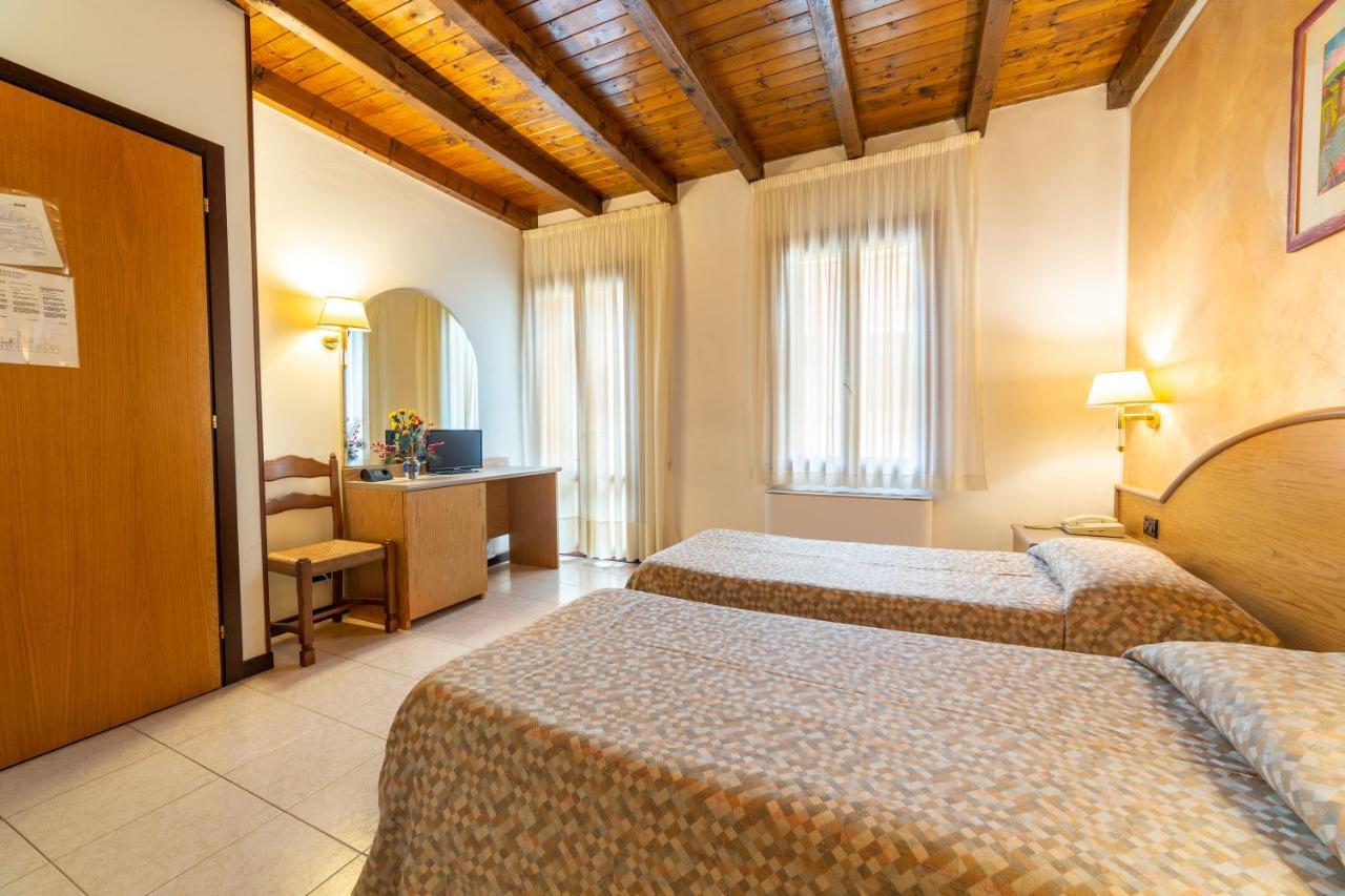 Albergo Ristorante Leon D'Oro Este Exteriör bild