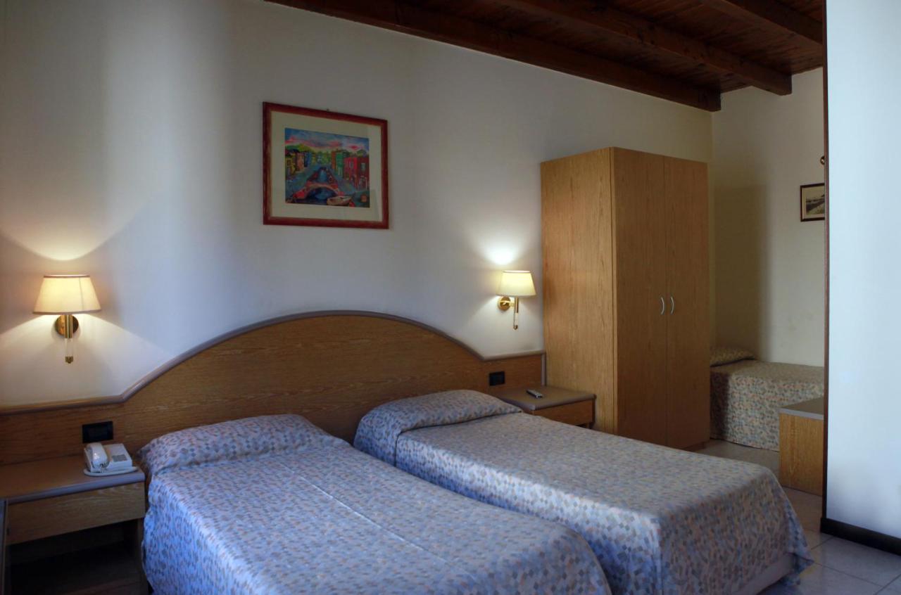 Albergo Ristorante Leon D'Oro Este Exteriör bild